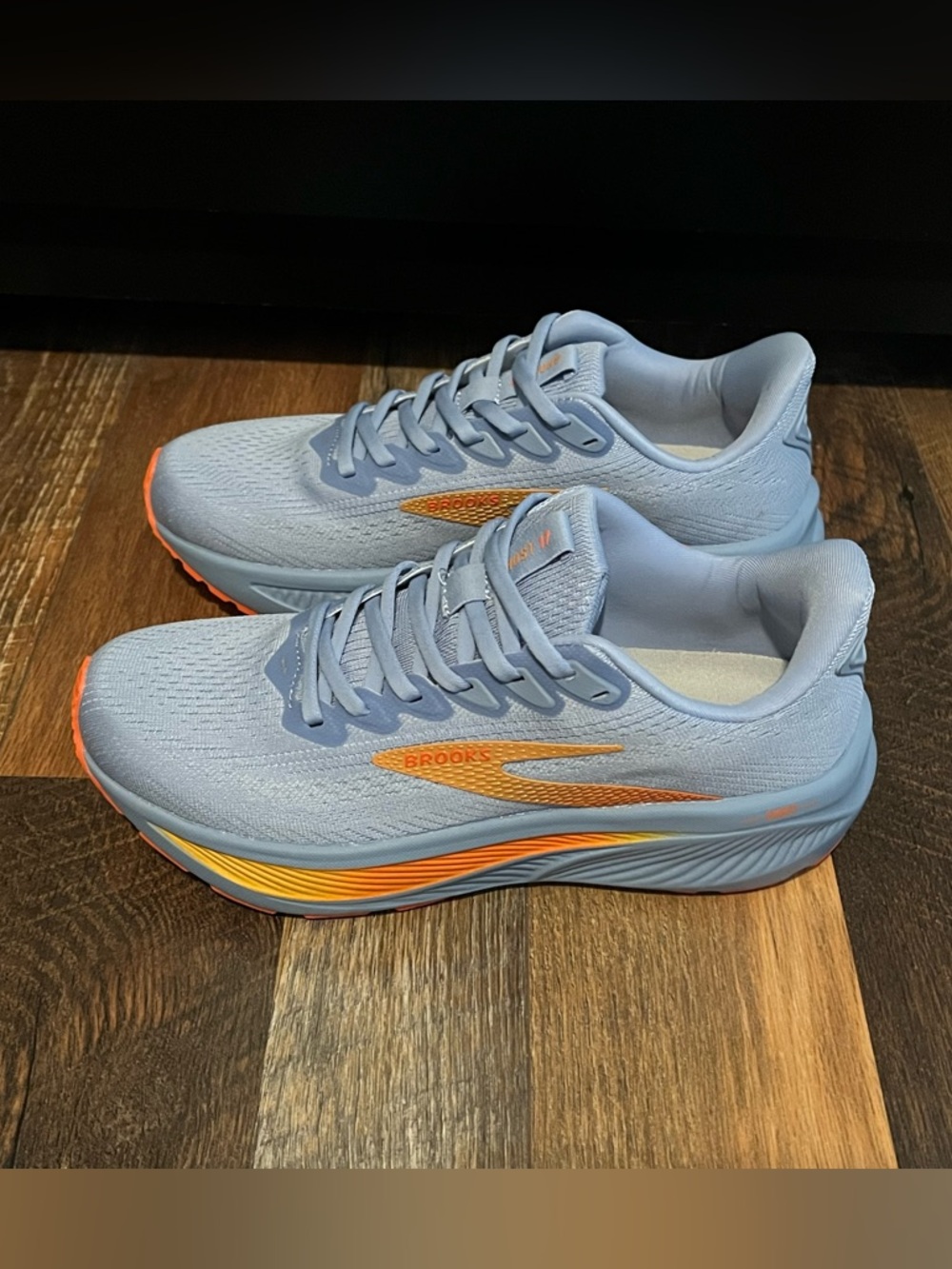 BRAND NEW Women’s Size 8 Brooks Ghost 17 Pale Blue Sneakers with Orange Logo - Picture 4 of 15